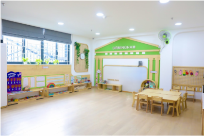 Bé 2 tuổi nên học trường nào? Gợi ý lựa chọn phù hợp cho con yêu