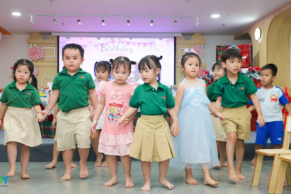 Giai đoạn bé 3 tuổi nên học môi trường mầm non như thế nào