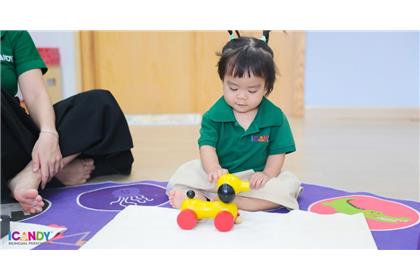 Mẹ cần chuẩn bị gì cho bé đi học mầm non không bị khóc?