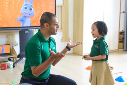 Có Nên Cho Bé Học Trường Mầm Non Song Ngữ? Ưu Nhược Điểm Phụ Huynh Nên Biết