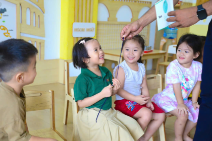 Trẻ Mầm Non Học Tiếng Anh Qua Bài Hát: Lợi Ích Và Cách Dạy Hiệu Quả