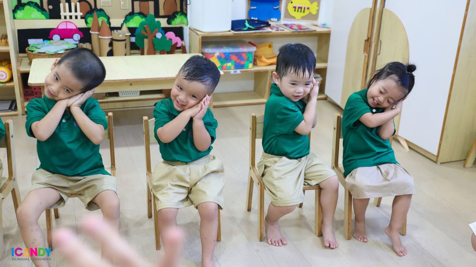 Các bé mầm non hào hứng tham gia hoạt động trên lớp tại ICANDY