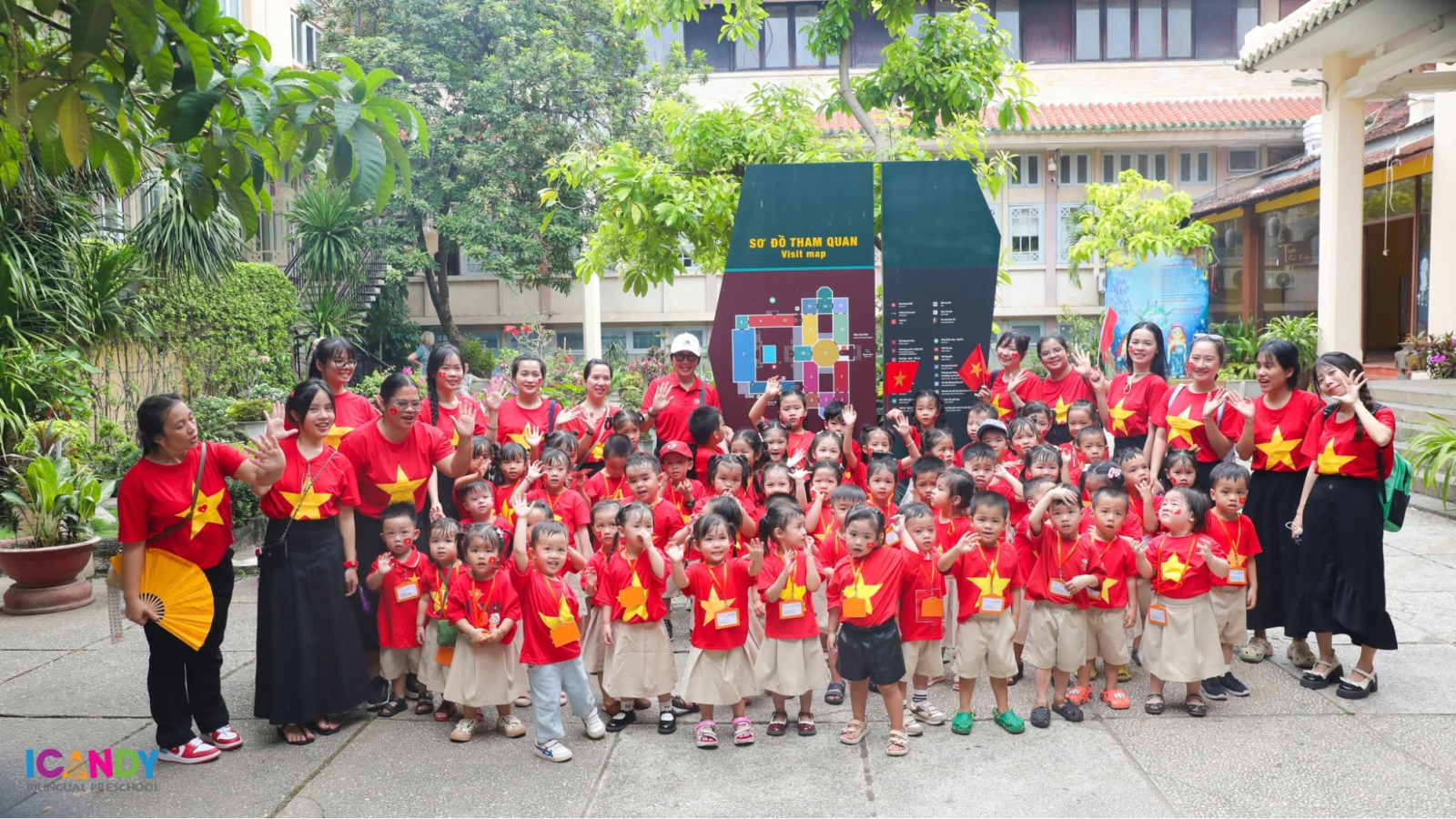 Tập thể giáo viên và học sinh ICANDY Preschool rạng rỡ trong chuyến tham quan dã ngoại thực tế