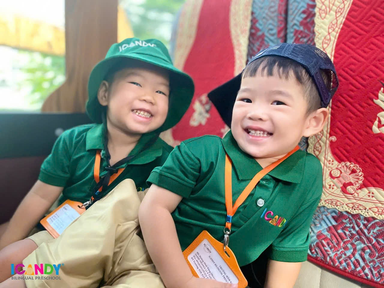 Nụ cười rạng rỡ của hai bạn nhỏ ICANDY Preschool trong chuyến dã ngoại