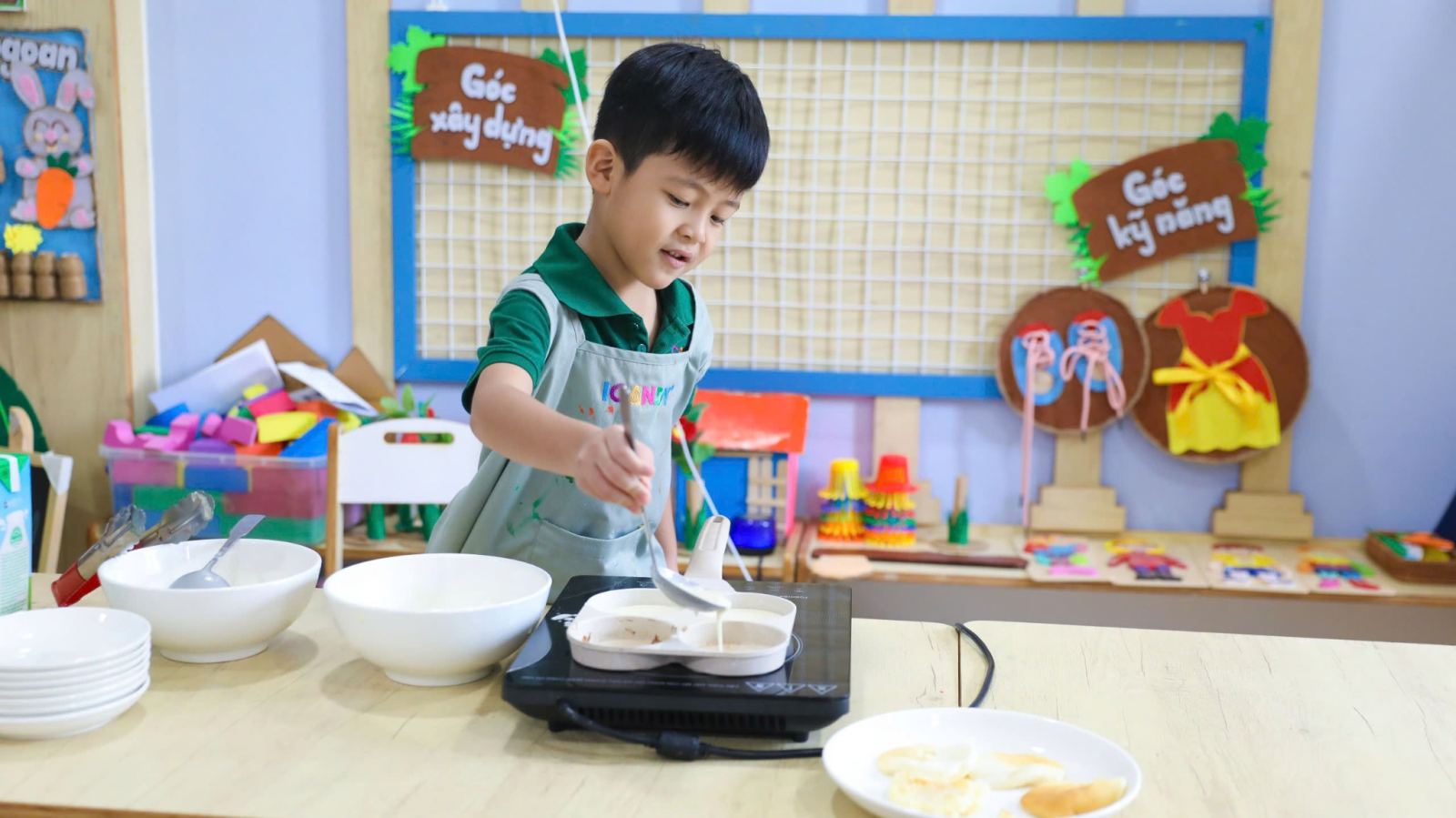 Bé mầm non ICANDY Preschool trải nghiệm làm đầu bếp nhí