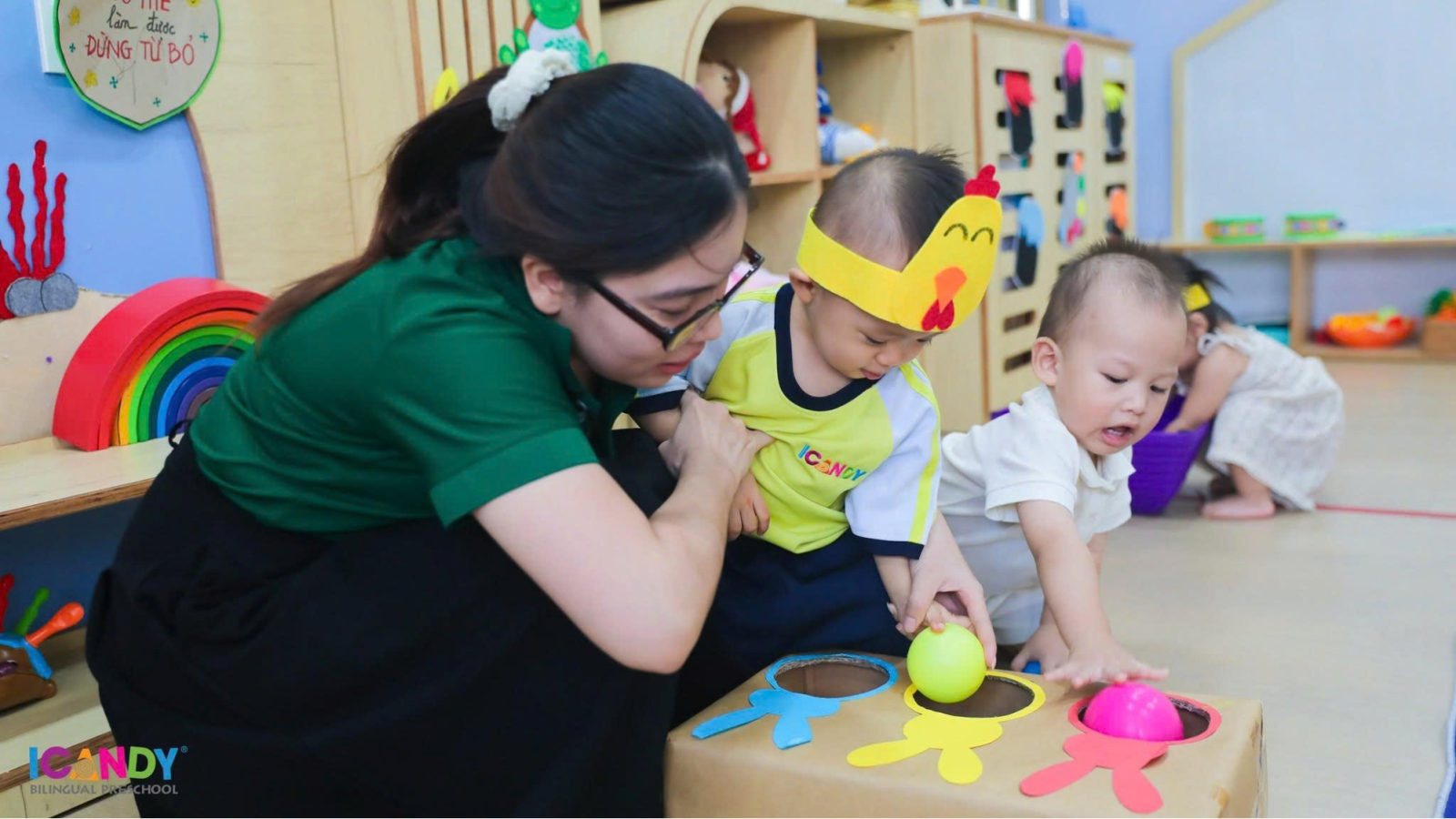 Trẻ Icandy Preschool học phân loại màu sắc