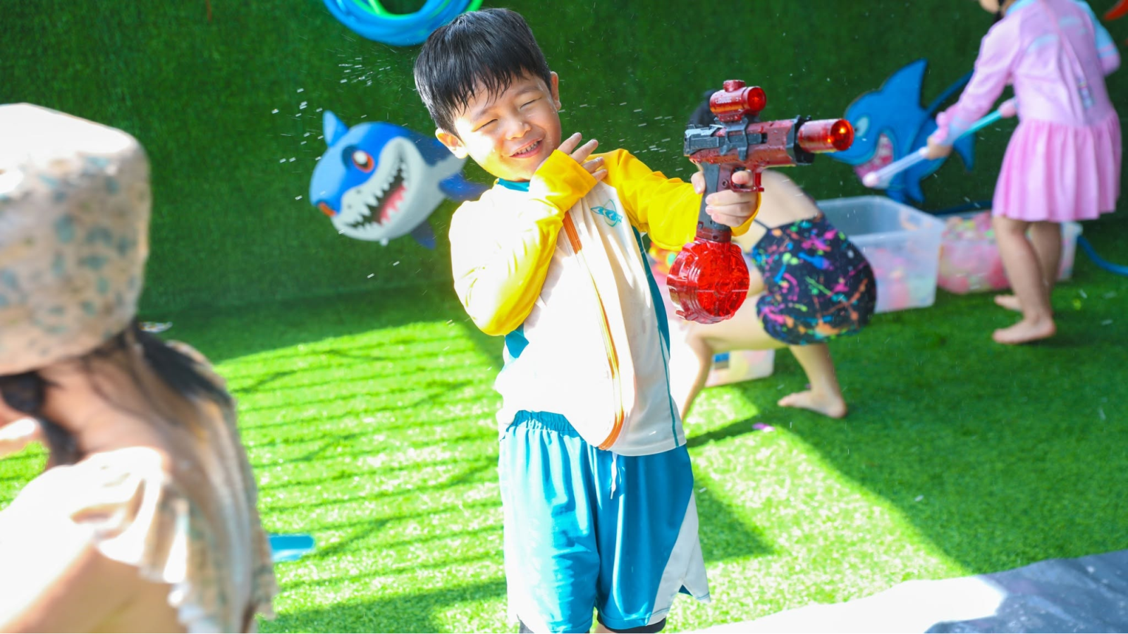 Học sinh ICANDY Preschool vận động ngoài trời 