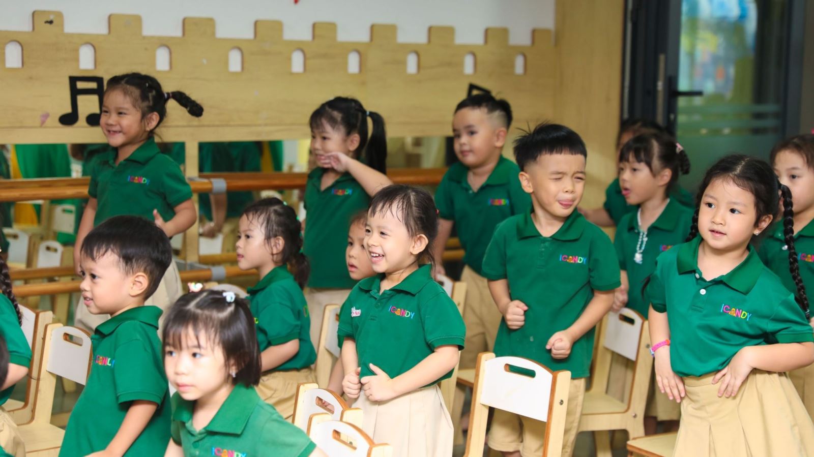 Các bé mầm non ICANDY Preschool rạng rỡ nhún nhảy đồng diễn mừng năm học mới