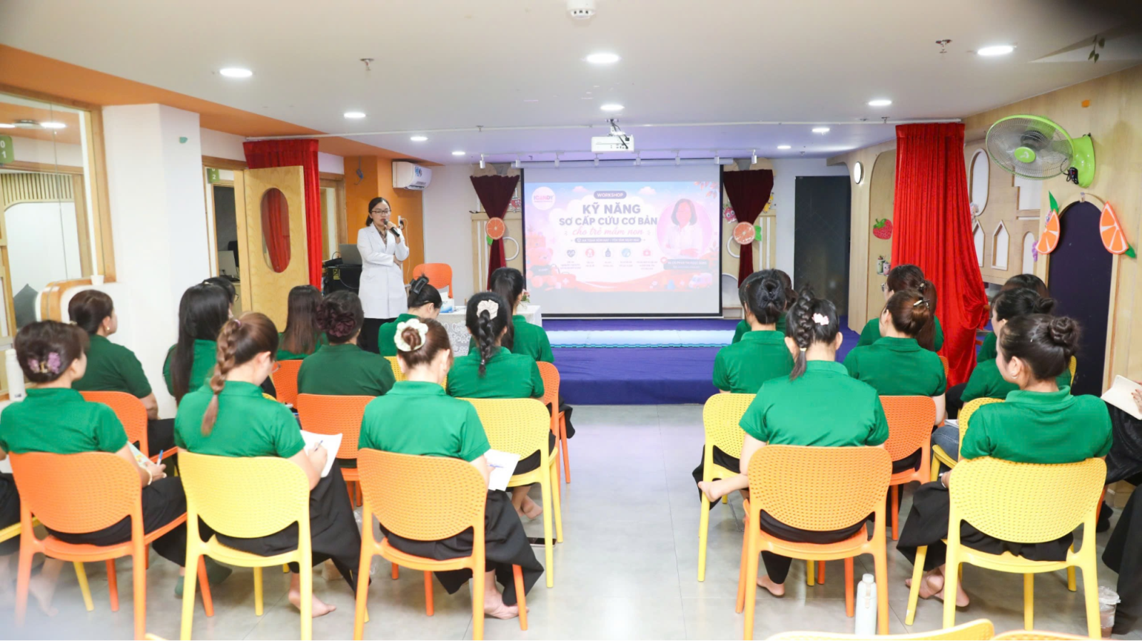 Buổi tập huấn kỹ năng sơ cấp cứu cơ bản cho giáo viên tại Icandy Preschool