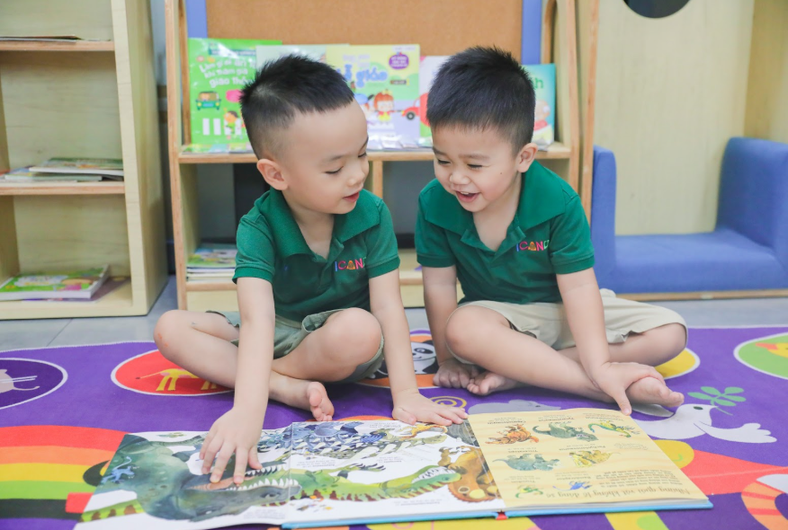 trẻ học mầm non song ngữ 3