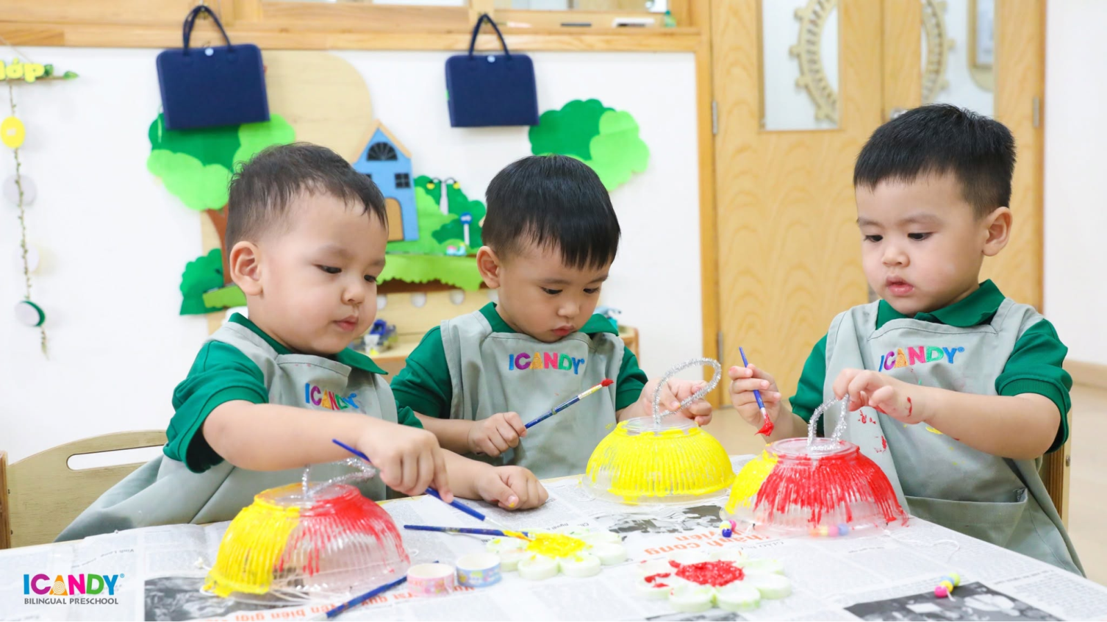 Học sinh mầm non ICANDY Preschool thỏa sức sáng tạo và phối màu thủ công mỹ nghệ cùng bạn bè