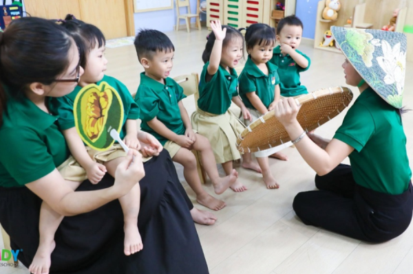 Đồ Thủ Công Truyền Thống Việt Nam: Khám Phá Nét Đẹp Văn Hóa Cùng Trẻ
