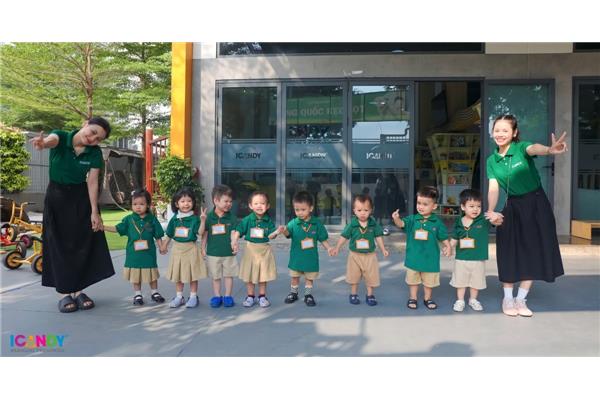 Nguyên nhân trẻ nhút nhát và cách khắc phục