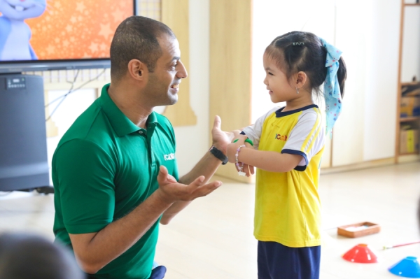 Tiếng Anh Trong Những Năm Đầu Đời: Vai Trò Của Giáo Viên Nước Ngoài Với Trẻ