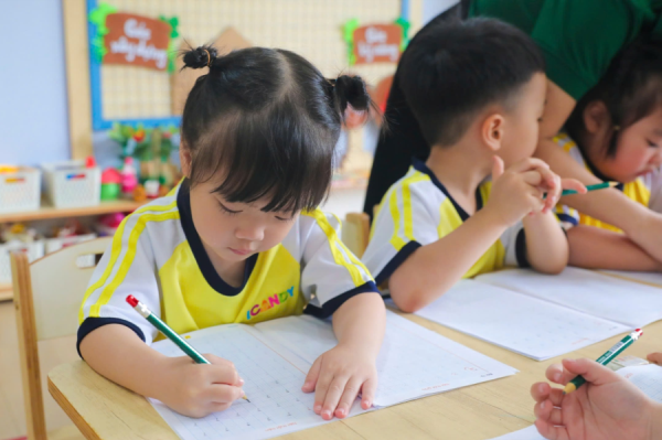 Trẻ 4 Tuổi Học Gì Ở Trường Mầm Non Song Ngữ Để Phát Triển? 