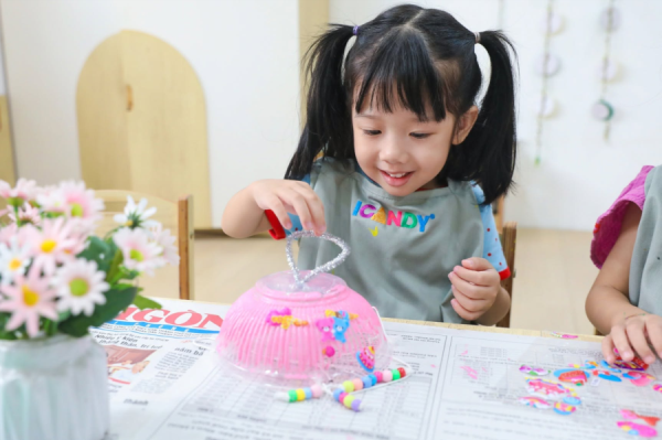 Trẻ Mầm Non Học Gì Qua Hoạt Động Thủ Công Mỹ Nghệ?